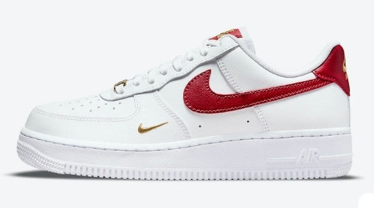 Premièrement : Les baskets Nike Air Force 1 femme sont bien plus qu’une simple paire de baskets – elles incarnent un style légendaire, un confort exceptionnel et une polyvalence inégalée.