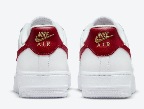 Premièrement : Les baskets Nike Air Force 1 femme sont bien plus qu’une simple paire de baskets – elles incarnent un style légendaire, un confort exceptionnel et une polyvalence inégalée.