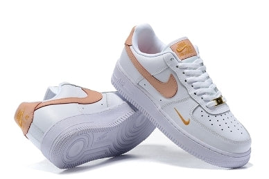 Premièrement : Les baskets Nike Air Force 1 femme sont bien plus qu’une simple paire de baskets – elles incarnent un style légendaire, un confort exceptionnel et une polyvalence inégalée.