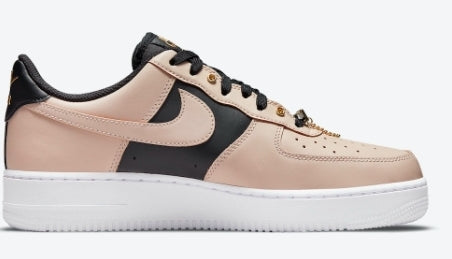 Premièrement : Les baskets Nike Air Force 1 Low femme incarnent l’alliance parfaite entre style intemporel et innovation technique.