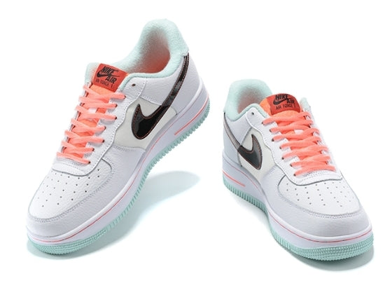 Premièrement : Les baskets Nike Air Force 1 femme sont bien plus qu’une simple paire de baskets – elles incarnent un style légendaire, un confort exceptionnel et une polyvalence inégalée.