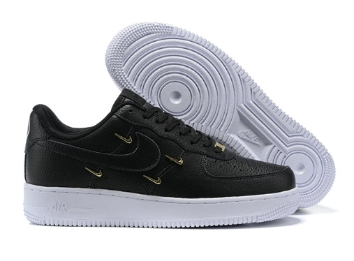 Premièrement : Les baskets Nike Air Force 1 femme sont bien plus qu’une simple paire de baskets – elles incarnent un style légendaire, un confort exceptionnel et une polyvalence inégalée.