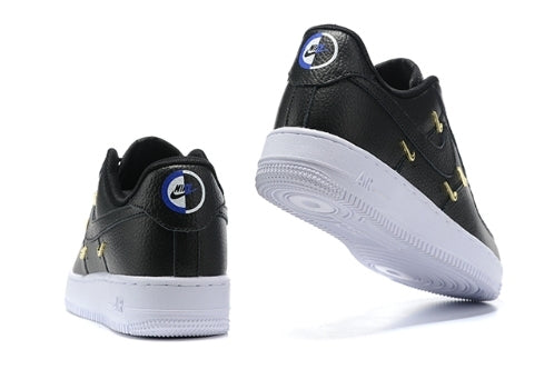 Premièrement : Les baskets Nike Air Force 1 femme sont bien plus qu’une simple paire de baskets – elles incarnent un style légendaire, un confort exceptionnel et une polyvalence inégalée.