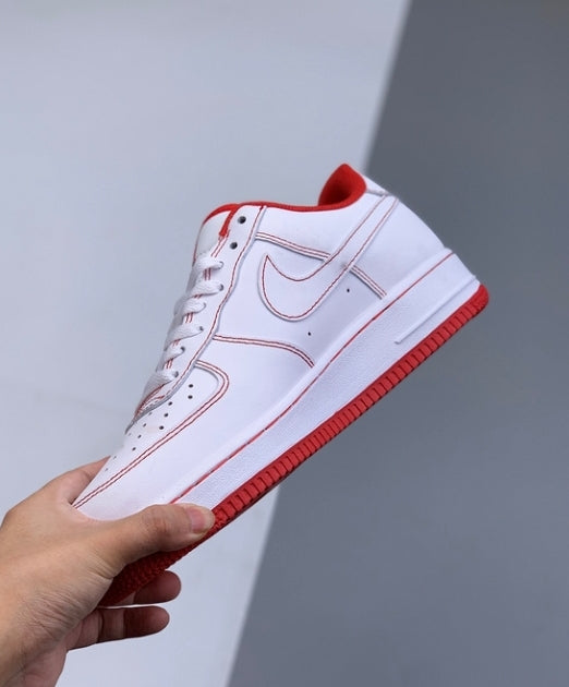 Premièrement : Les baskets Nike Air Force 1 Low femme incarnent l’alliance parfaite entre style intemporel et innovation technique.