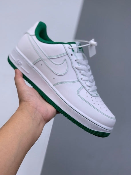 Premièrement : Les baskets Nike Air Force 1 Low femme incarnent l’alliance parfaite entre style intemporel et innovation technique.