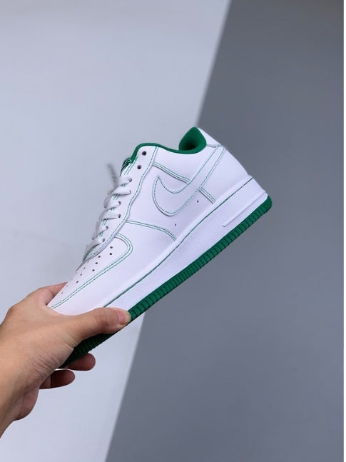 Premièrement : Les baskets Nike Air Force 1 Low femme incarnent l’alliance parfaite entre style intemporel et innovation technique.