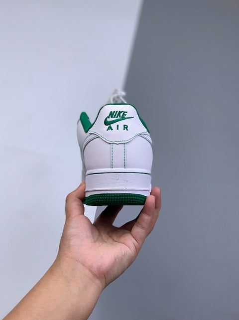 Premièrement : Les baskets Nike Air Force 1 Low femme incarnent l’alliance parfaite entre style intemporel et innovation technique.