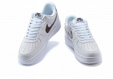 Premièrement : Les baskets Nike Air Force 1 Low femme incarnent l’alliance parfaite entre style intemporel et innovation technique.