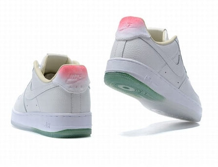 Premièrement : Les baskets Nike Air Force 1 Low femme incarnent l’alliance parfaite entre style intemporel et innovation technique.