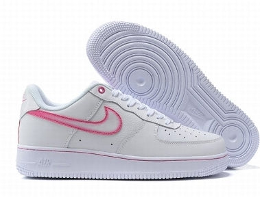 Premièrement : Les baskets Nike Air Force 1 Low femme incarnent l’alliance parfaite entre style intemporel et innovation technique.