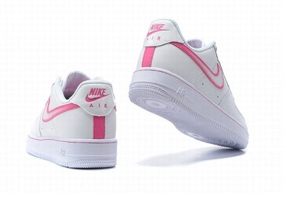 Premièrement : Les baskets Nike Air Force 1 Low femme incarnent l’alliance parfaite entre style intemporel et innovation technique.