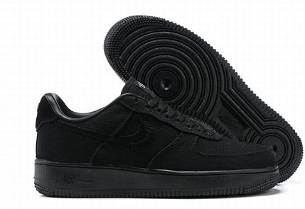 Premièrement : Les baskets Nike Air Force 1 Low femme incarnent l’alliance parfaite entre style intemporel et innovation technique.