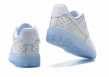 Premièrement : Les baskets Nike Air Force 1 Low femme incarnent l’alliance parfaite entre style intemporel et innovation technique.