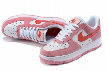 Premièrement : Les baskets Nike Air Force 1 Low femme incarnent l’alliance parfaite entre style intemporel et innovation technique.