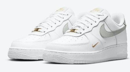 Premièrement : Les baskets Nike Air Force 1 Low femme incarnent l’alliance parfaite entre style intemporel et innovation technique.