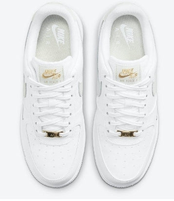 Premièrement : Les baskets Nike Air Force 1 Low femme incarnent l’alliance parfaite entre style intemporel et innovation technique.