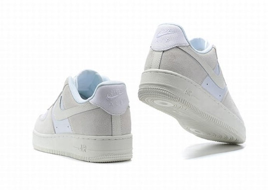 Premièrement : Les baskets Nike Air Force 1 femme sont bien plus qu’une simple paire de baskets – elles incarnent un style légendaire, un confort exceptionnel et une polyvalence inégalée.