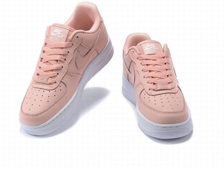 Premièrement : Les baskets Nike Air Force 1 femme sont bien plus qu’une simple paire de baskets – elles incarnent un style légendaire, un confort exceptionnel et une polyvalence inégalée.