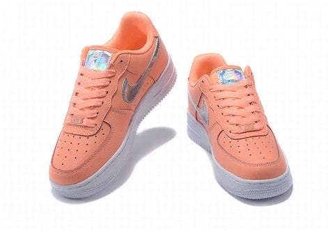 Premièrement : Les baskets Nike Air Force 1 femme sont bien plus qu’une simple paire de baskets – elles incarnent un style légendaire, un confort exceptionnel et une polyvalence inégalée.