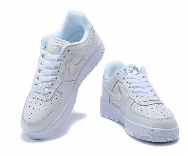 Premièrement : Les baskets Nike Air Force 1 femme sont bien plus qu’une simple paire de baskets – elles incarnent un style légendaire, un confort exceptionnel et une polyvalence inégalée.