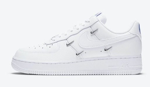 Premièrement : Les baskets Nike Air Force 1 Low femme incarnent l’alliance parfaite entre style intemporel et innovation technique.