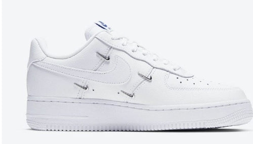 Premièrement : Les baskets Nike Air Force 1 Low femme incarnent l’alliance parfaite entre style intemporel et innovation technique.