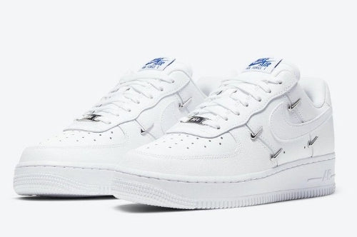 Premièrement : Les baskets Nike Air Force 1 Low femme incarnent l’alliance parfaite entre style intemporel et innovation technique.