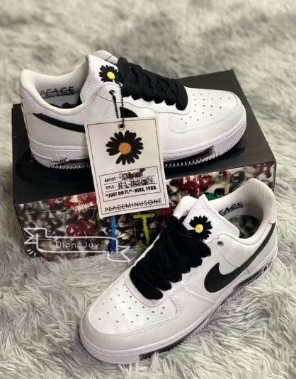Premièrement : Les baskets Nike Air Force 1 Low femme incarnent l’alliance parfaite entre style intemporel et innovation technique.
