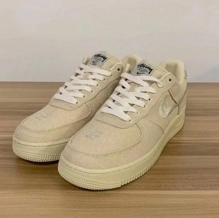 Premièrement : Les baskets Nike Air Force 1 Low femme incarnent l’alliance parfaite entre style intemporel et innovation technique.