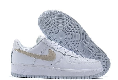 Premièrement : Les baskets Nike Air Force 1 femme sont bien plus qu’une simple paire de baskets – elles incarnent un style légendaire, un confort exceptionnel et une polyvalence inégalée.