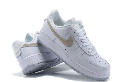 Premièrement : Les baskets Nike Air Force 1 femme sont bien plus qu’une simple paire de baskets – elles incarnent un style légendaire, un confort exceptionnel et une polyvalence inégalée.