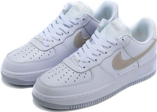 Premièrement : Les baskets Nike Air Force 1 femme sont bien plus qu’une simple paire de baskets – elles incarnent un style légendaire, un confort exceptionnel et une polyvalence inégalée.