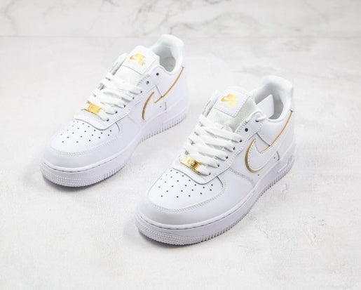 Premièrement : Les baskets Nike Air Force 1 femme sont bien plus qu’une simple paire de baskets – elles incarnent un style légendaire, un confort exceptionnel et une polyvalence inégalée.