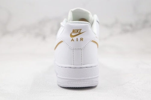 Premièrement : Les baskets Nike Air Force 1 femme sont bien plus qu’une simple paire de baskets – elles incarnent un style légendaire, un confort exceptionnel et une polyvalence inégalée.