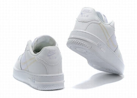 Premièrement : Les baskets Nike Air Force 1 femme sont bien plus qu’une simple paire de baskets – elles incarnent un style légendaire, un confort exceptionnel et une polyvalence inégalée.