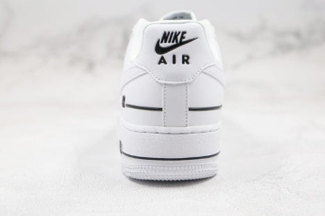 Premièrement : Les baskets Nike Air Force 1 Low femme incarnent l’alliance parfaite entre style intemporel et innovation technique.