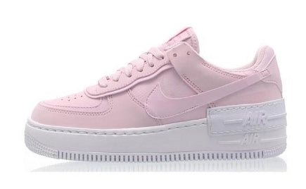 Les Nike Air Force 1 Shadow Femme sont disponibles dans une gamme de coloris variés pour s'adapter à tous les styles.