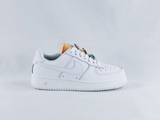 Premièrement : Les baskets Nike Air Force 1 femme sont bien plus qu’une simple paire de baskets – elles incarnent un style légendaire, un confort exceptionnel et une polyvalence inégalée.