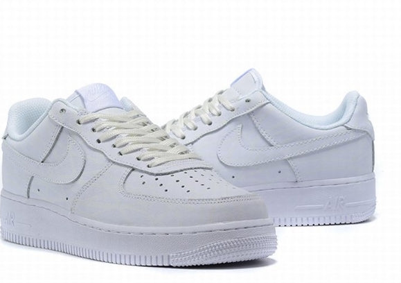 Premièrement : Les baskets Nike Air Force 1 femme sont bien plus qu’une simple paire de baskets – elles incarnent un style légendaire, un confort exceptionnel et une polyvalence inégalée.
