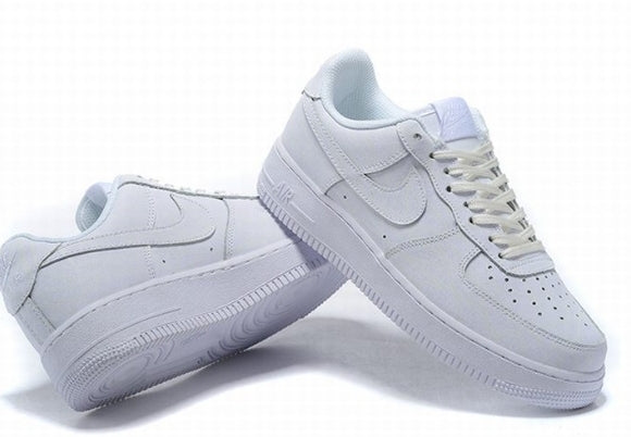 Premièrement : Les baskets Nike Air Force 1 femme sont bien plus qu’une simple paire de baskets – elles incarnent un style légendaire, un confort exceptionnel et une polyvalence inégalée.