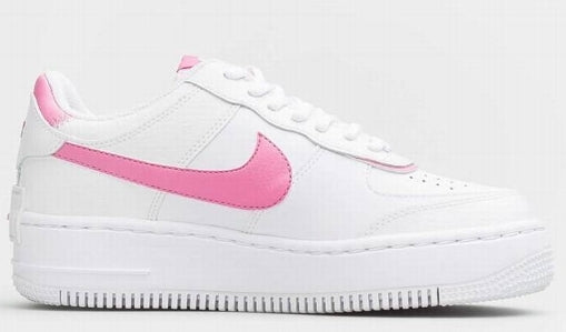 Premièrement : Les baskets Nike Air Force 1 Low femme incarnent l’alliance parfaite entre style intemporel et innovation technique.
