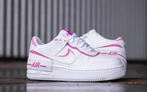 Premièrement : Les baskets Nike Air Force 1 Low femme incarnent l’alliance parfaite entre style intemporel et innovation technique.