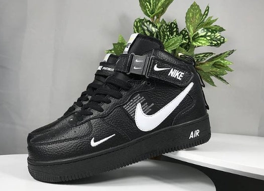 Premièrement : Les baskets Nike Air Force 1 Low femme incarnent l’alliance parfaite entre style intemporel et innovation technique.