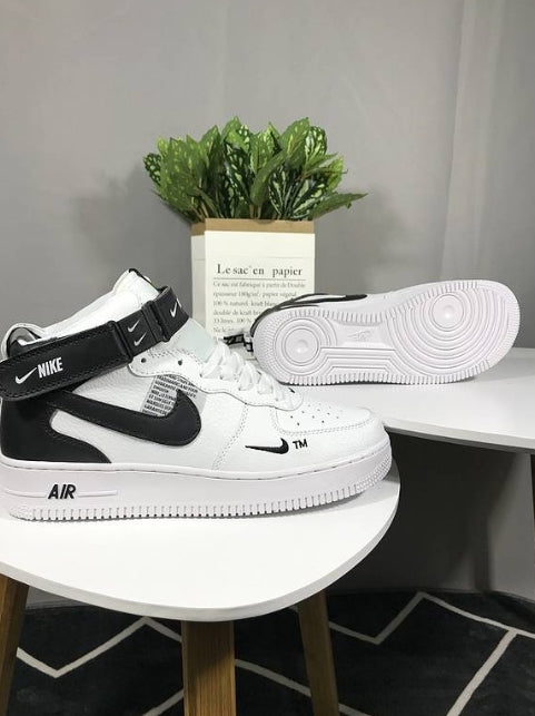 Premièrement : Les baskets Nike Air Force 1 Low femme incarnent l’alliance parfaite entre style intemporel et innovation technique.