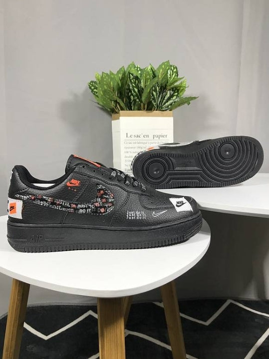 Premièrement : Les baskets Nike Air Force 1 Low femme incarnent l’alliance parfaite entre style intemporel et innovation technique.