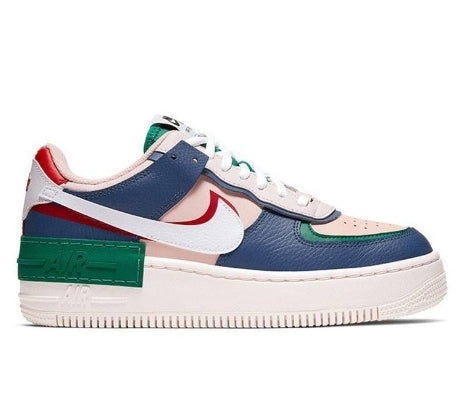 Premièrement : Les baskets Nike Air Force 1 Low femme incarnent l’alliance parfaite entre style intemporel et innovation technique.