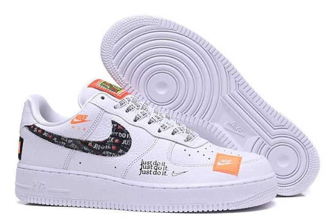 Premièrement : Les baskets Nike Air Force 1 Low femme incarnent l’alliance parfaite entre style intemporel et innovation technique.
