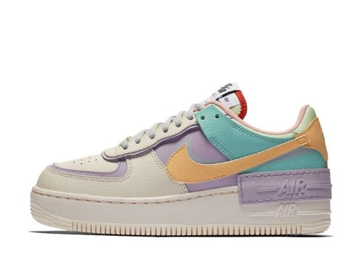 Premièrement : Les baskets Nike Air Force 1 Low femme incarnent l’alliance parfaite entre style intemporel et innovation technique.