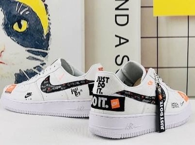 Premièrement : Les baskets Nike Air Force 1 Low femme incarnent l’alliance parfaite entre style intemporel et innovation technique.