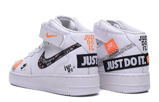 Premièrement : Les baskets Nike Air Force 1 Low femme incarnent l’alliance parfaite entre style intemporel et innovation technique.